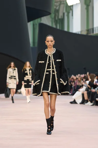 Look 27